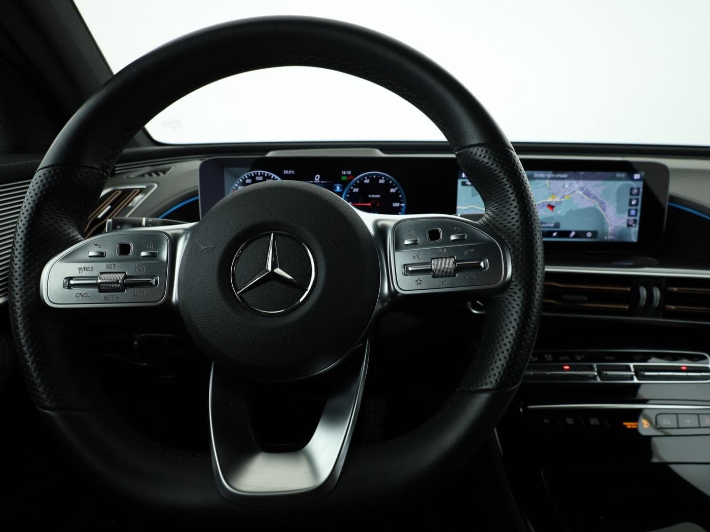 Mercedes-Benz EQC 400 4M AMG Line Bild 11