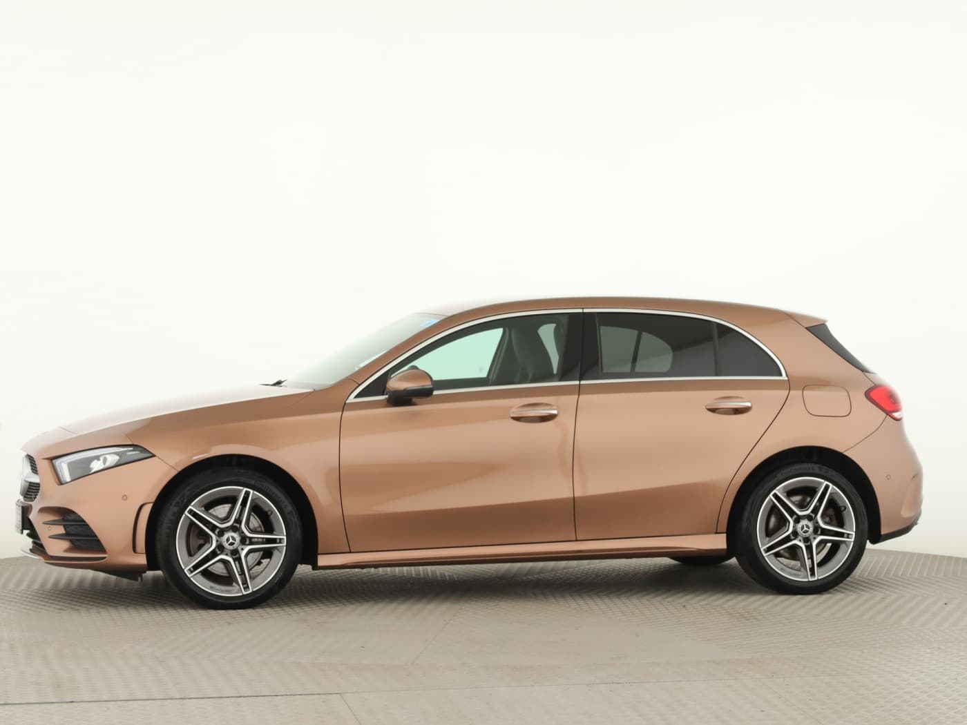 Mercedes-Benz A 250 e Bild 7