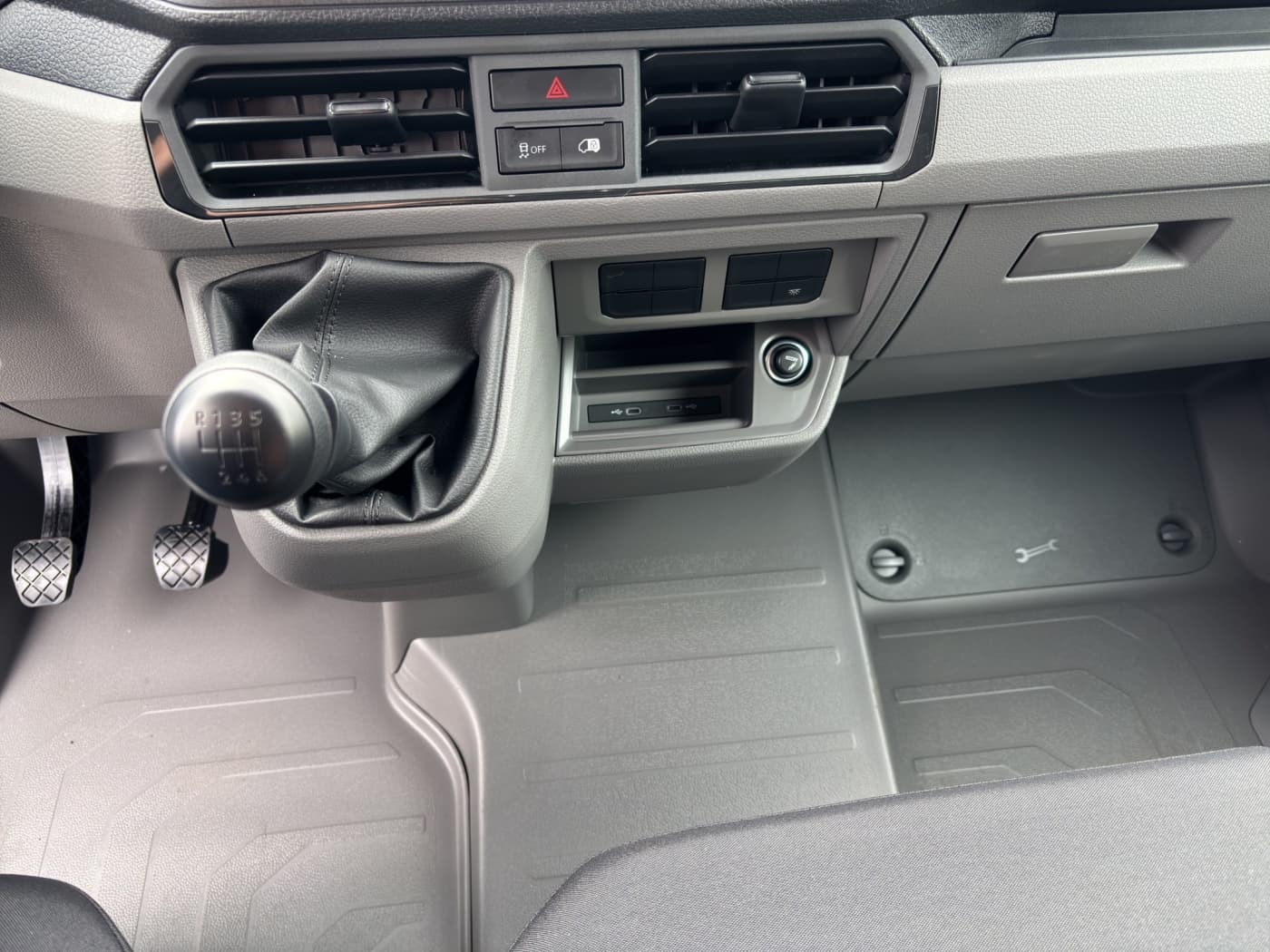 Volkswagen Crafter 35 2.0 TDI 120 KW Kasten MR/ND Bild 12