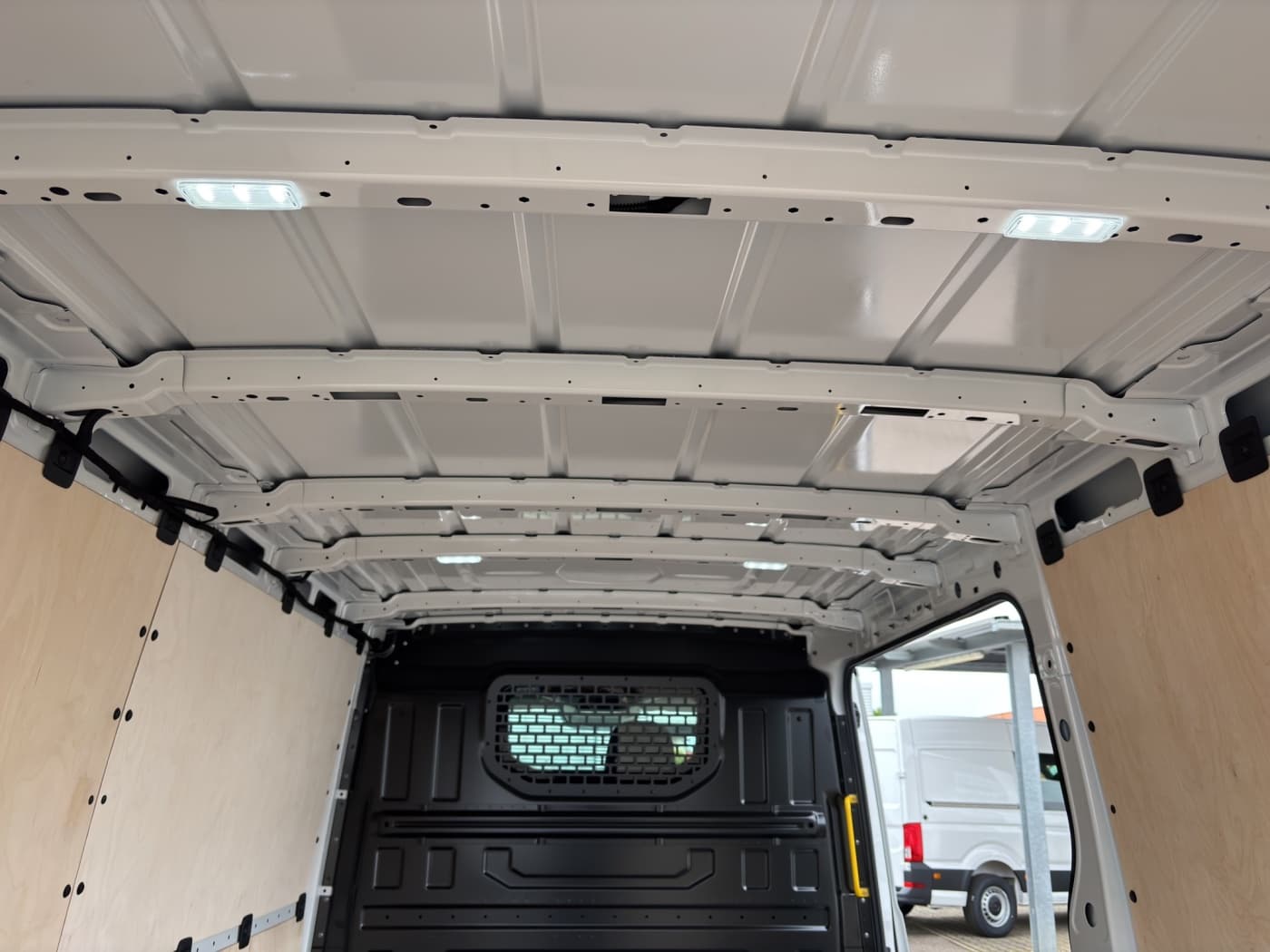 Volkswagen Crafter 35 2.0 TDI 120 KW Kasten MR/ND Bild 21