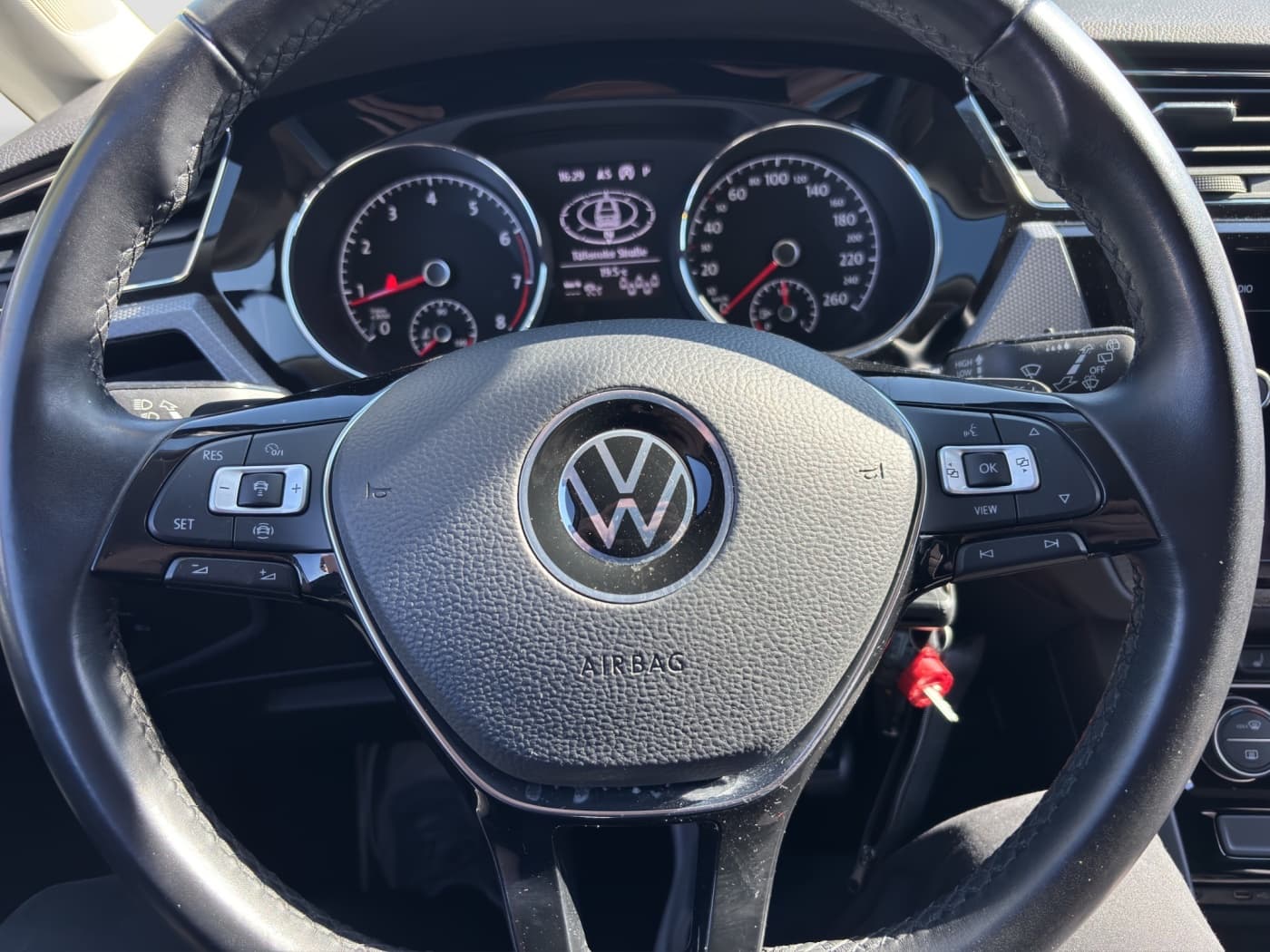 Volkswagen Touran 1.5 TSI Active Bild 9