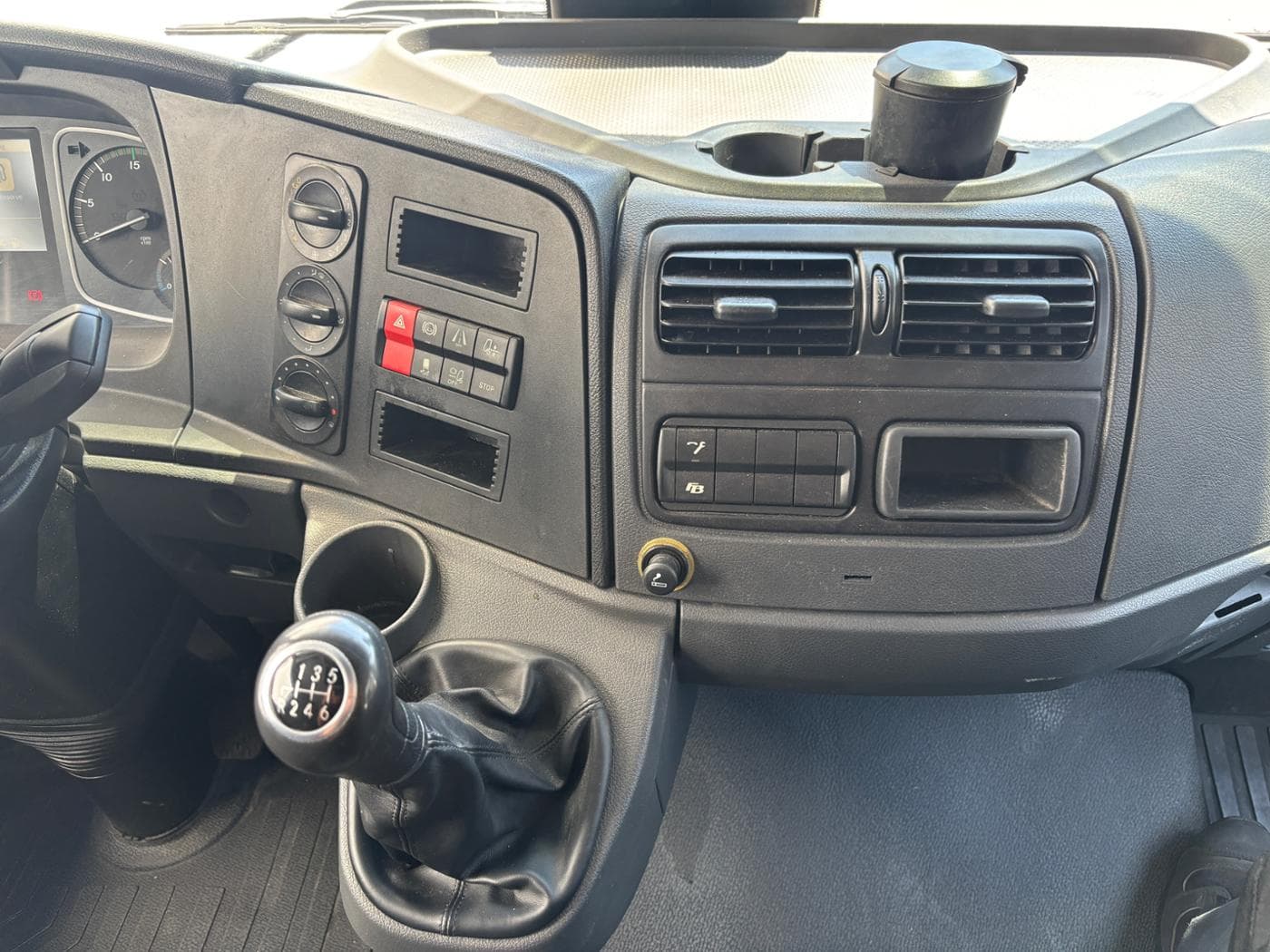 Mercedes-Benz 818 L Bild 15
