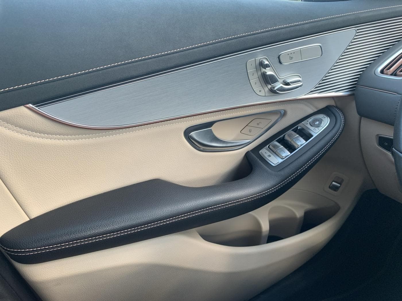 Mercedes-Benz EQC 400 4M Bild 17