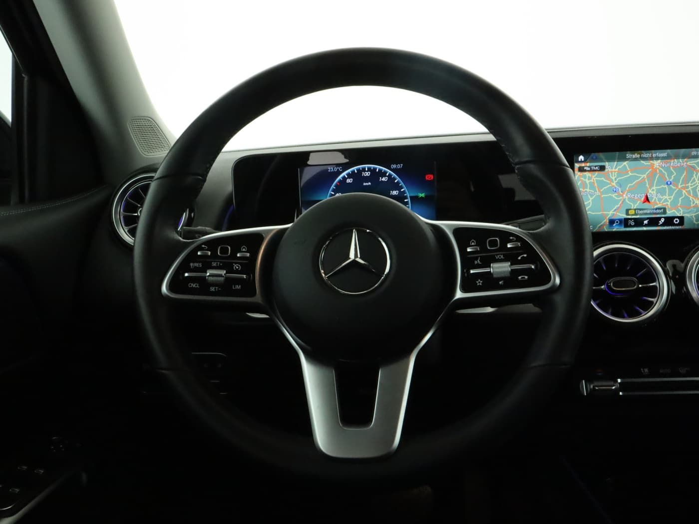 Mercedes-Benz GLB 220 d 4M Bild 11