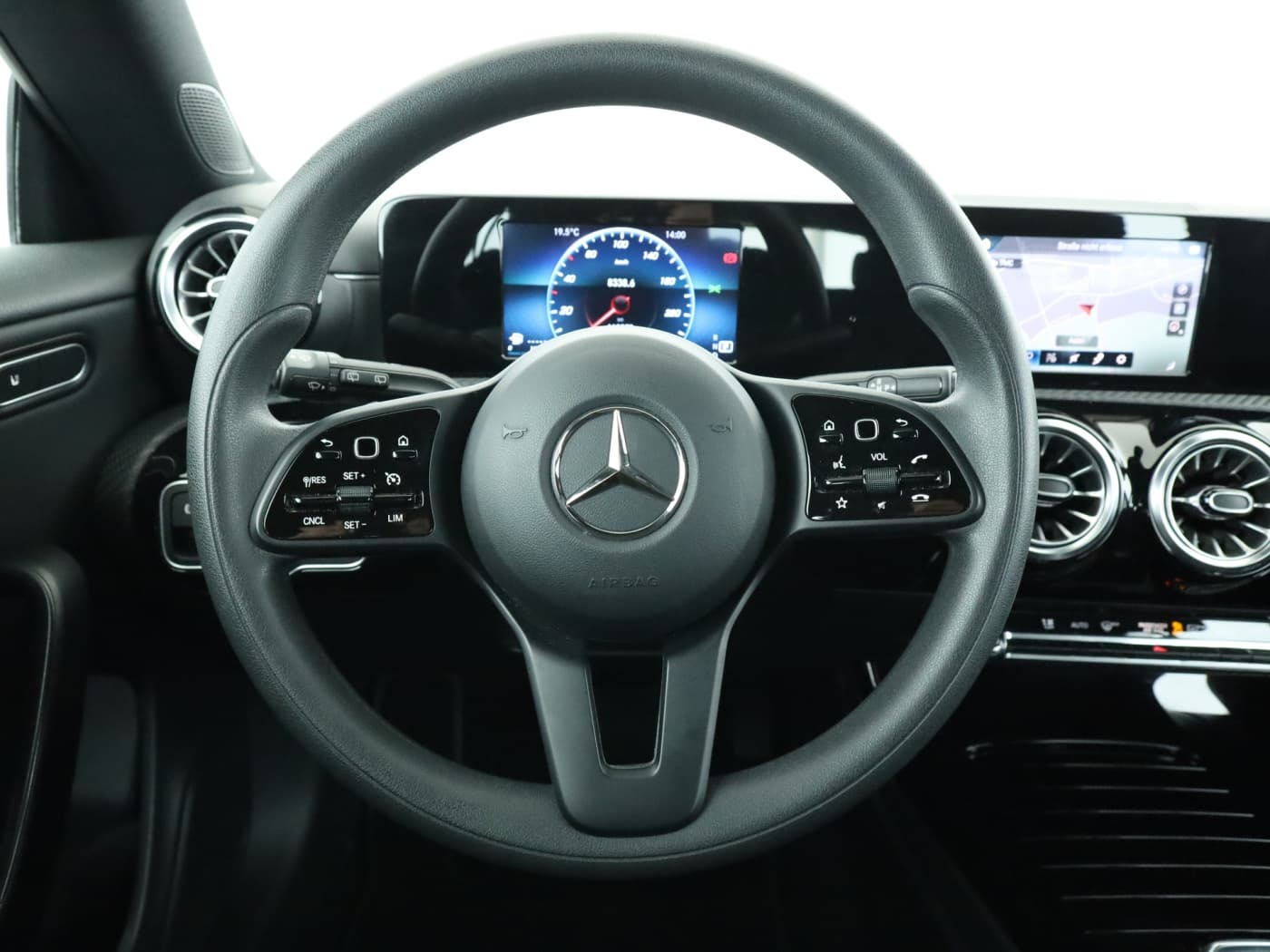 Mercedes-Benz CLA 180 d SB Bild 11