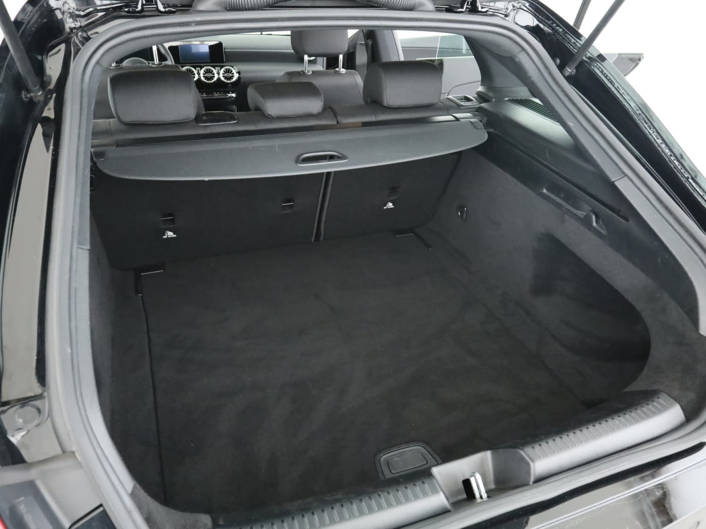 Mercedes-Benz CLA 180 d SB Bild 22
