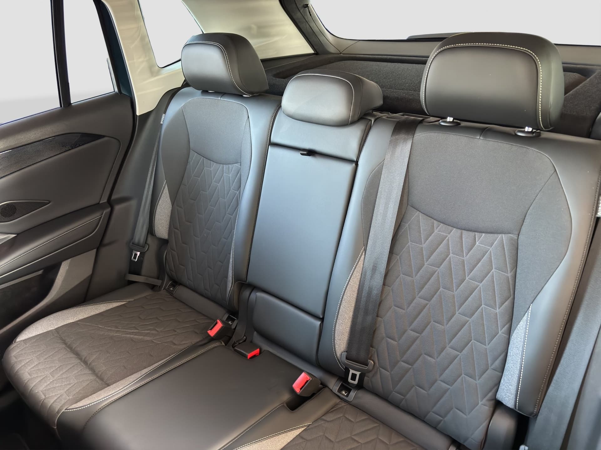 Volkswagen Tiguan GOAL 1.5 eTSI 130 PS DSG NAVI AHK KAMERA Bild 8