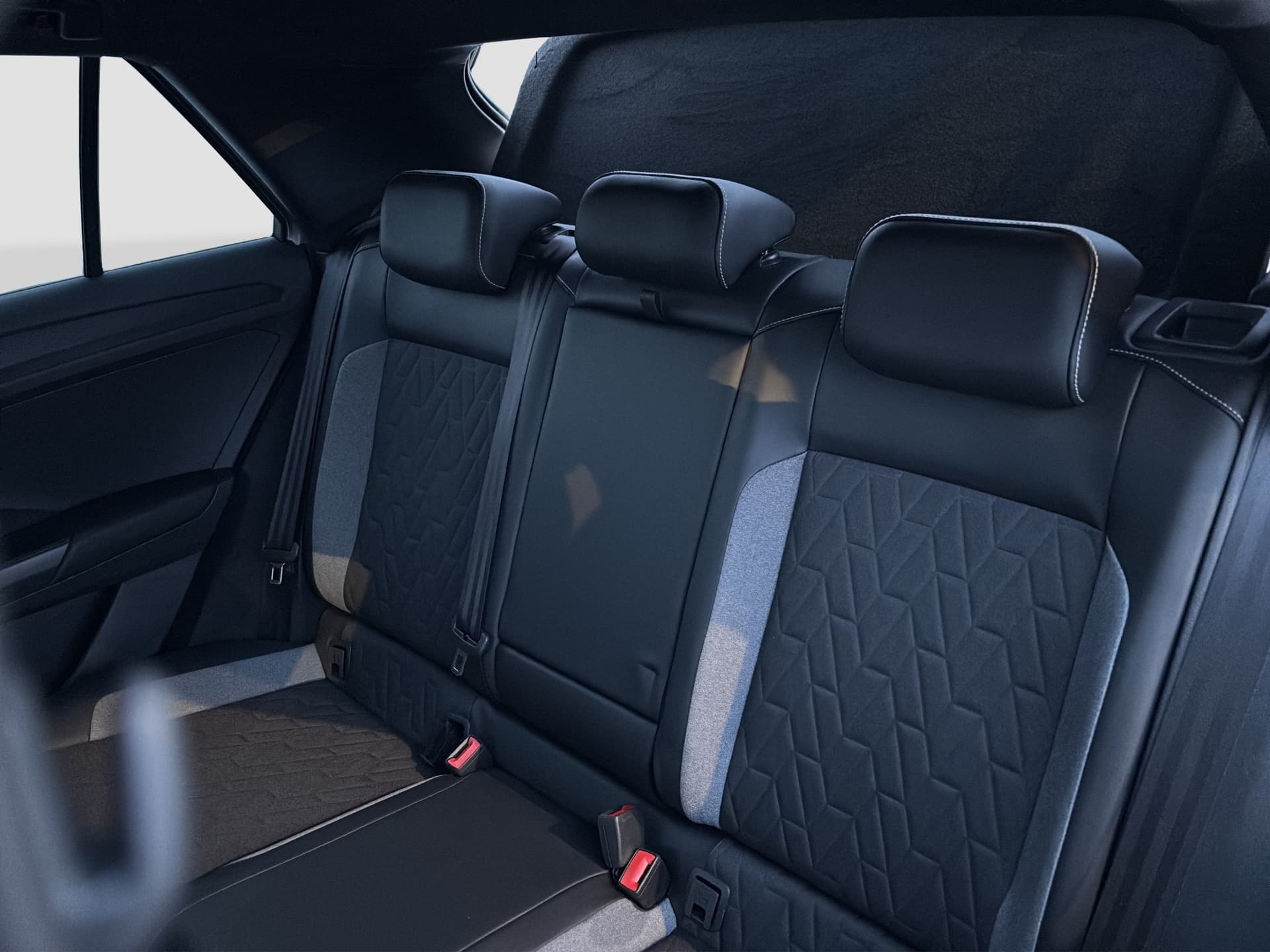 Volkswagen T-Roc Life 2.0 TDI DSG 150 PS AHK Kamera ACC Bild 14