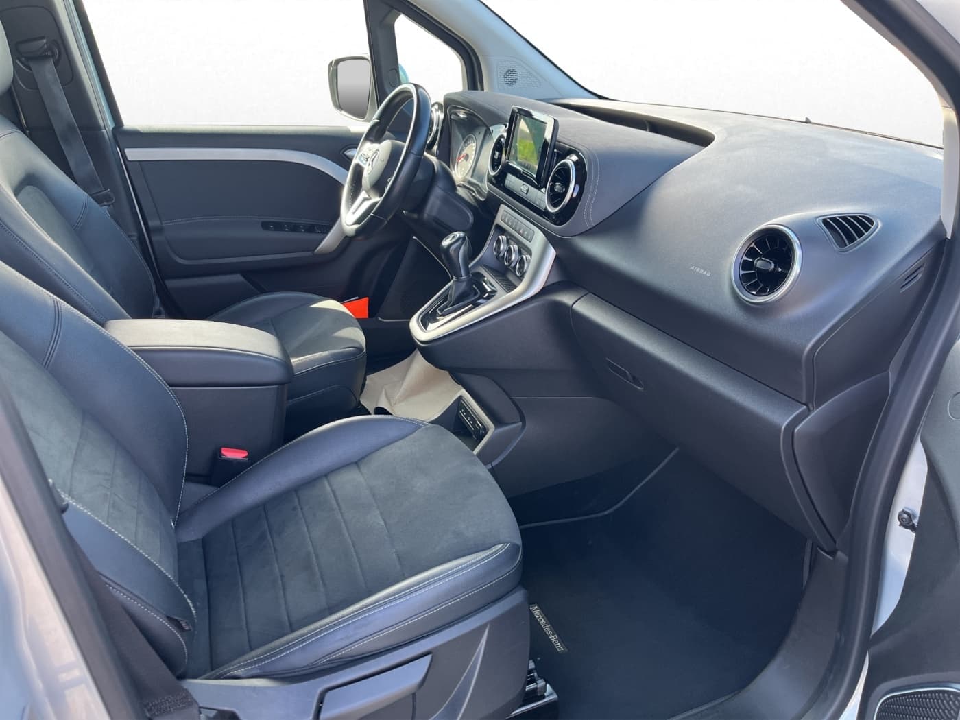 Mercedes-Benz T 180 d PROGRESSIVE Standard Bild 13