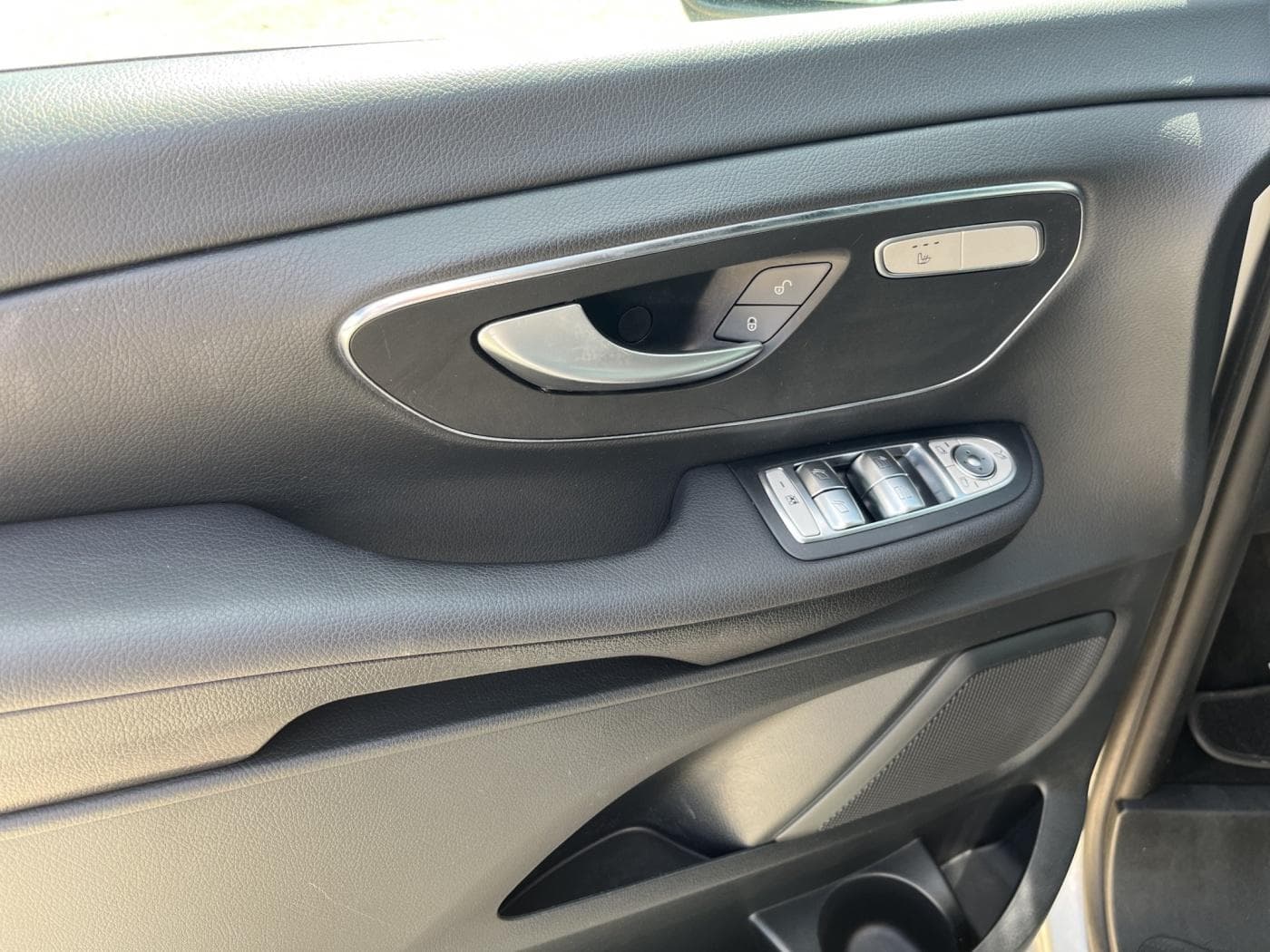 Mercedes-Benz V-Klasse V 300 d EDITION AMG-Line Bild 17