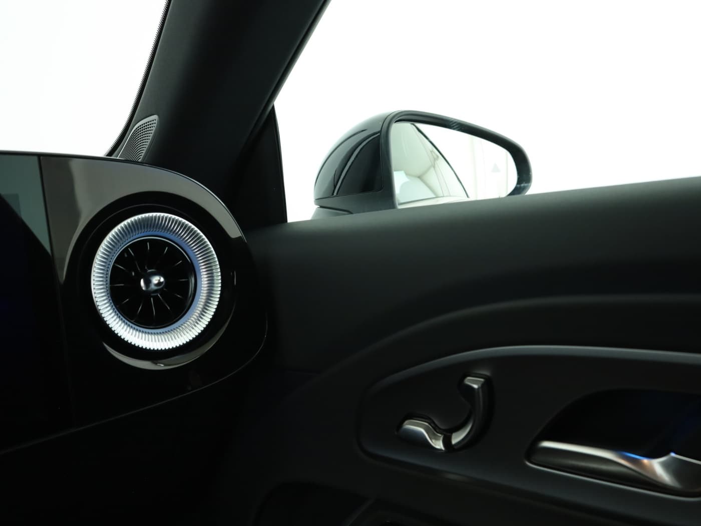 Mercedes-Benz CLA 350 4M EQ Bild 16