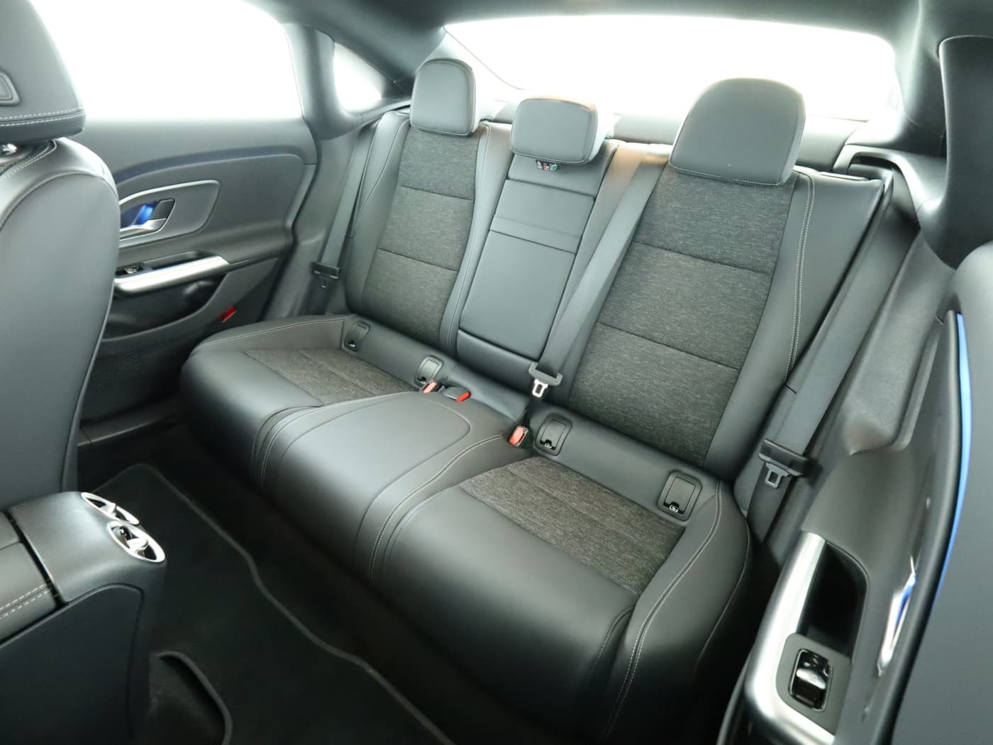 Mercedes-Benz CLA 350 4M EQ Bild 18