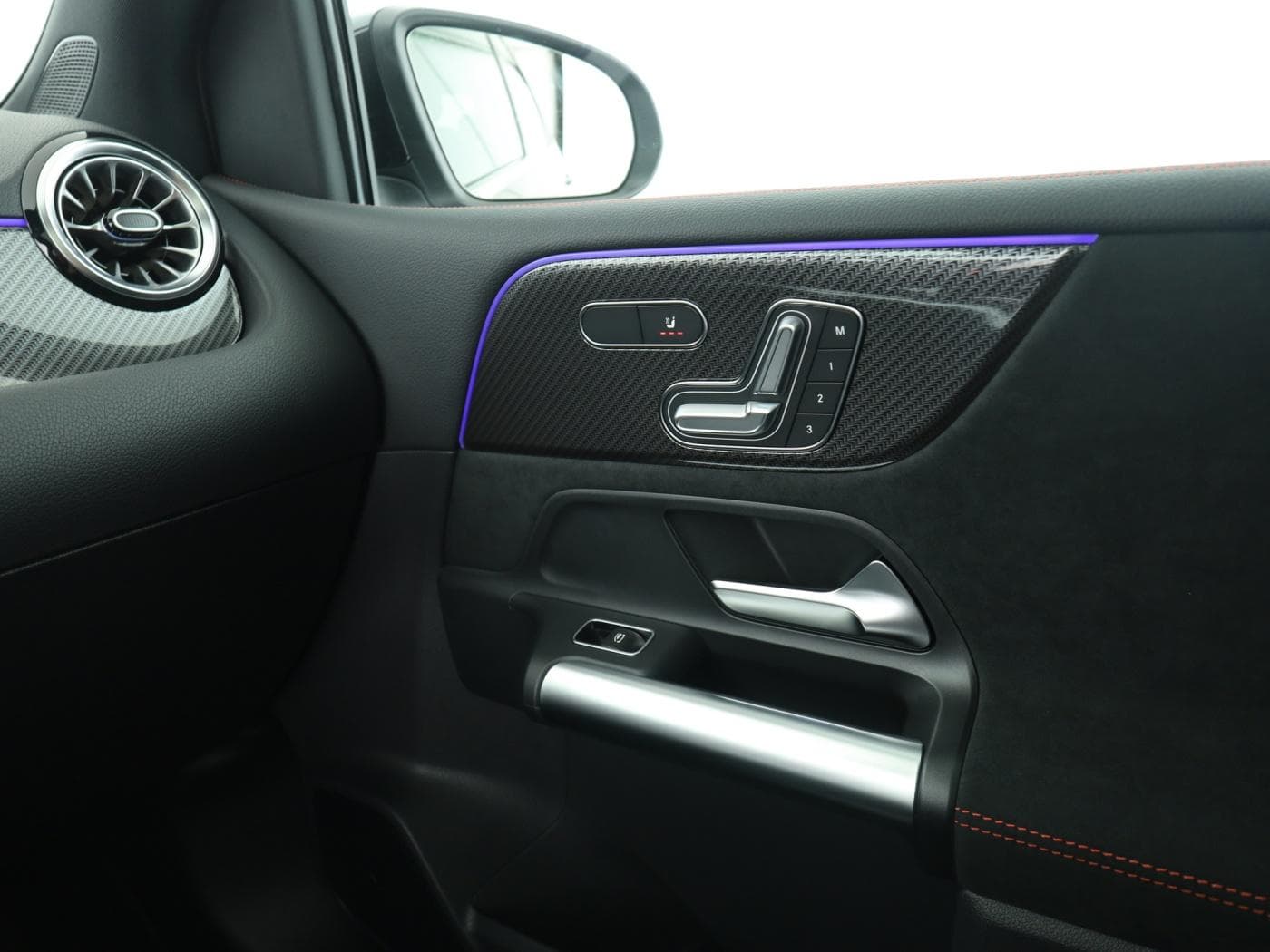 Mercedes-Benz B 220 d Bild 16