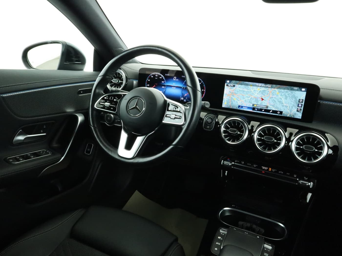 Mercedes-Benz CLA 220 d SB Bild 10