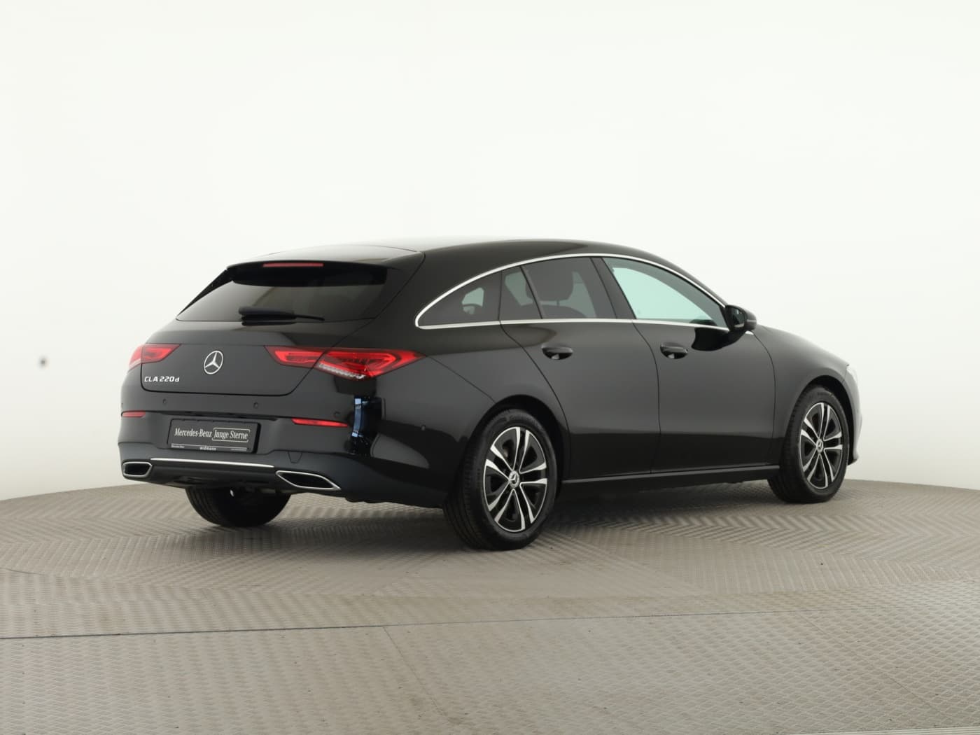 Mercedes-Benz CLA 220 d SB Bild 6
