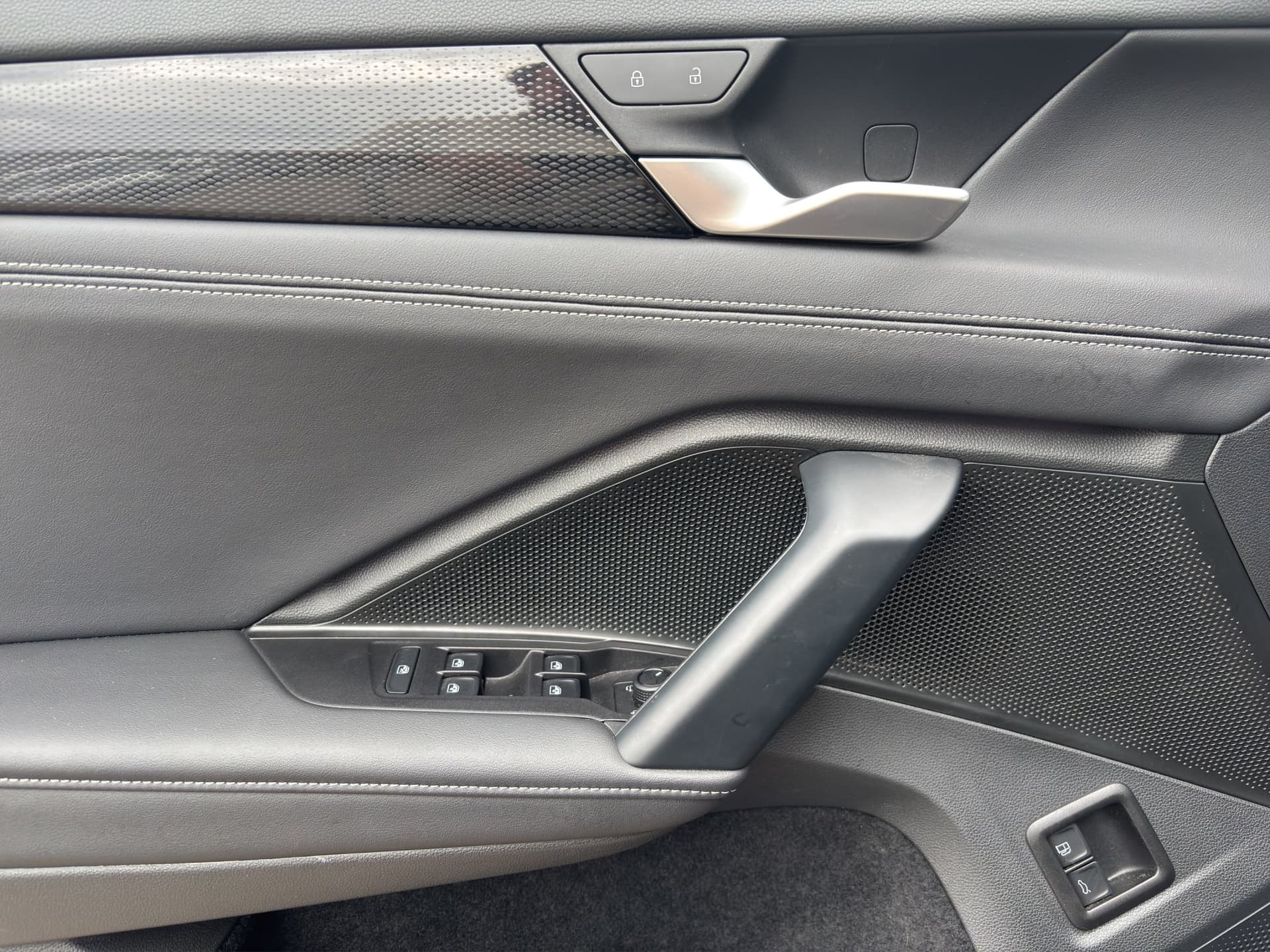 Volkswagen Tayron Life 1.5 eHybrid 150kW AHK Panoramadach Kamera Bild 14
