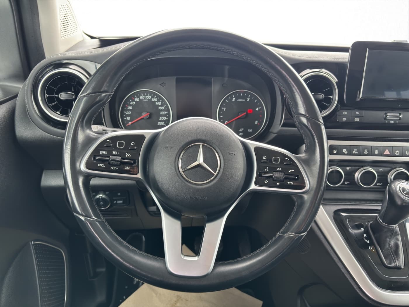 Mercedes-Benz T 180 d Bild 10