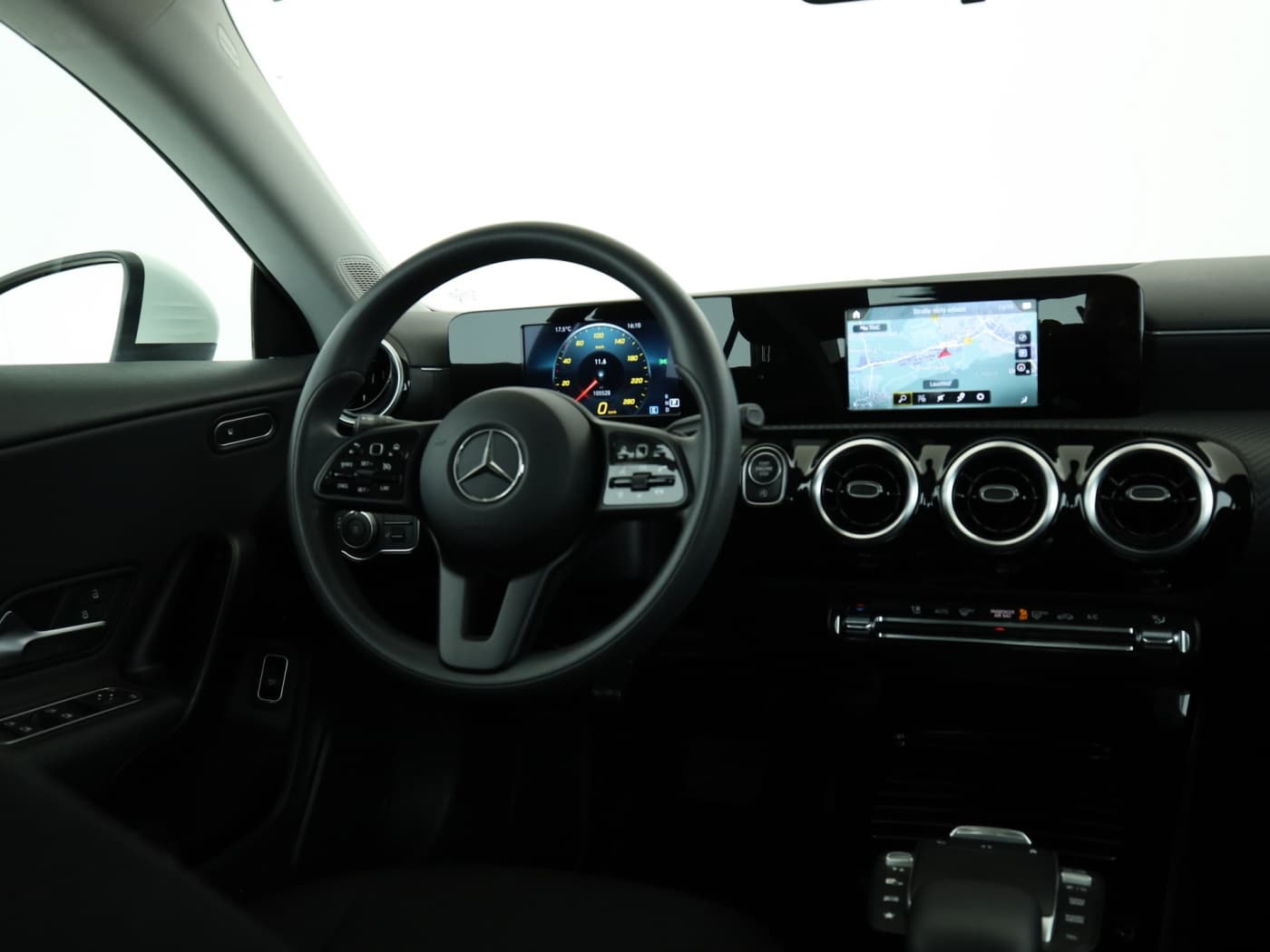 Mercedes-Benz CLA 200 d Bild 10