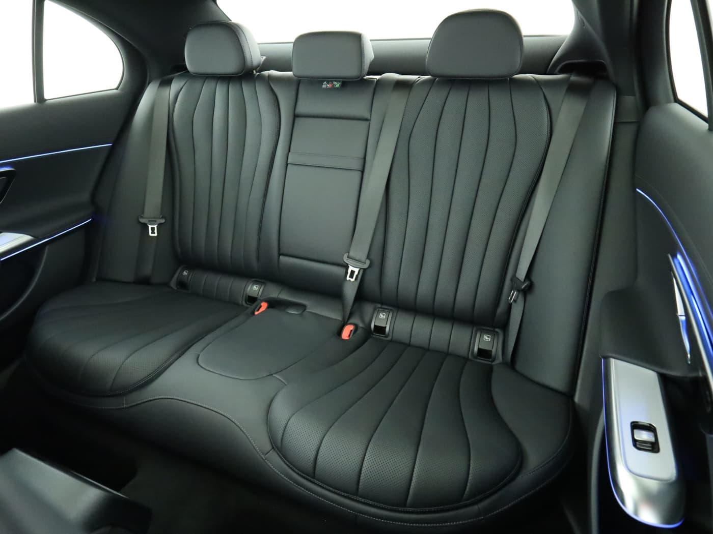 Mercedes-Benz E 300 de 4MATIC Limousine mit EQ Hybrid Technologie Bild 18