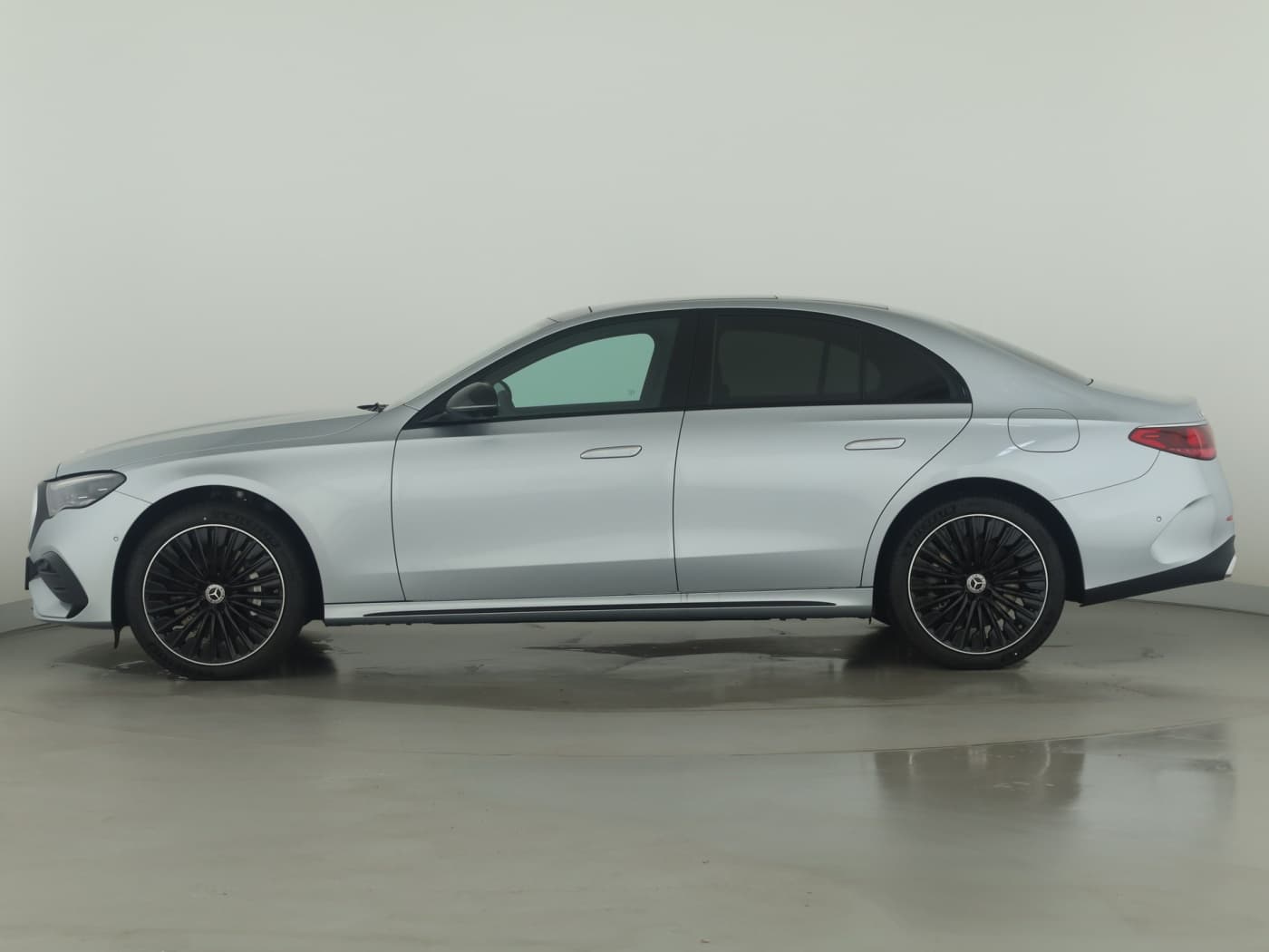 Mercedes-Benz E 300 de 4MATIC Limousine mit EQ Hybrid Technologie Bild 7