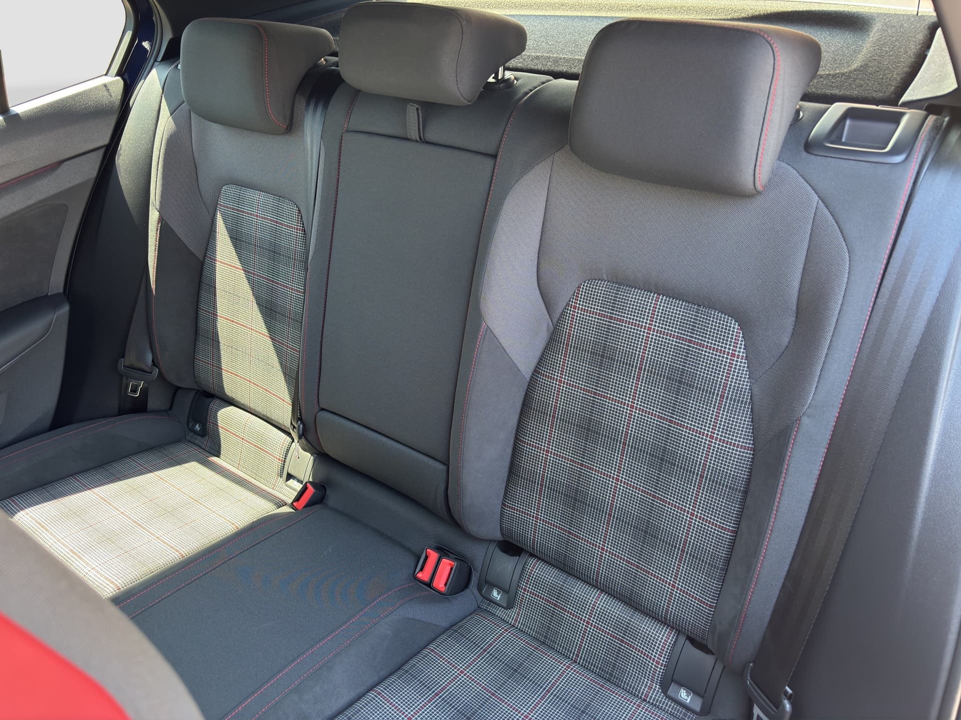Volkswagen Golf GTI 2.0 245 PS NAVI KAMERA Schaltgetriebe Bild 14