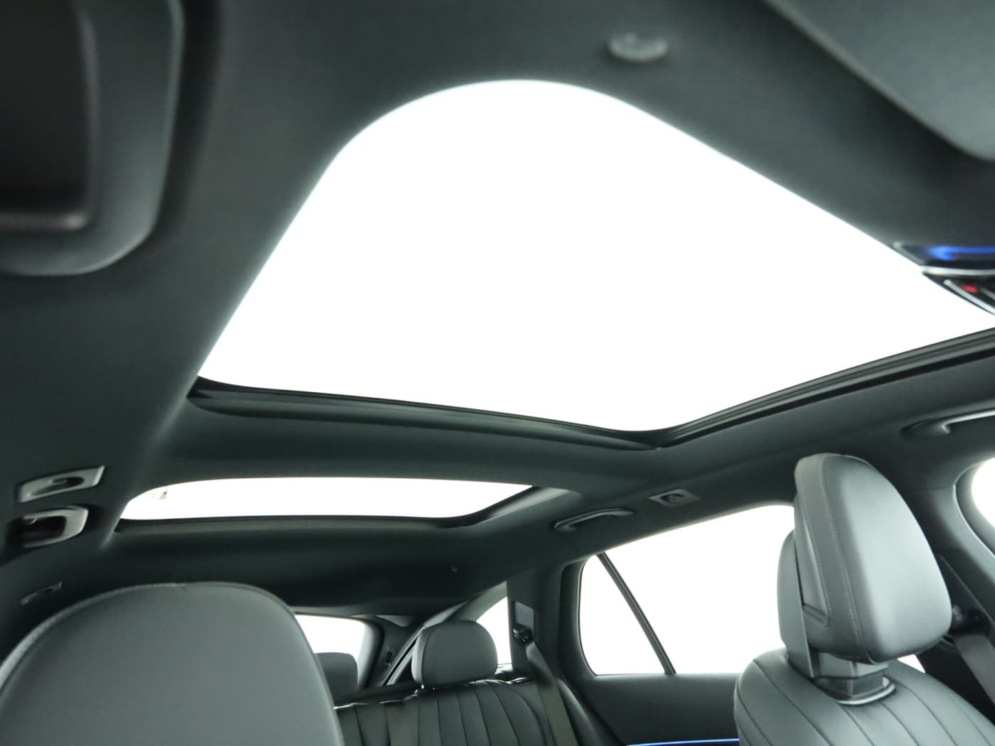 Mercedes-Benz E 300 de 4MATIC T-Modell mit EQ Hybrid Technologie Bild 21