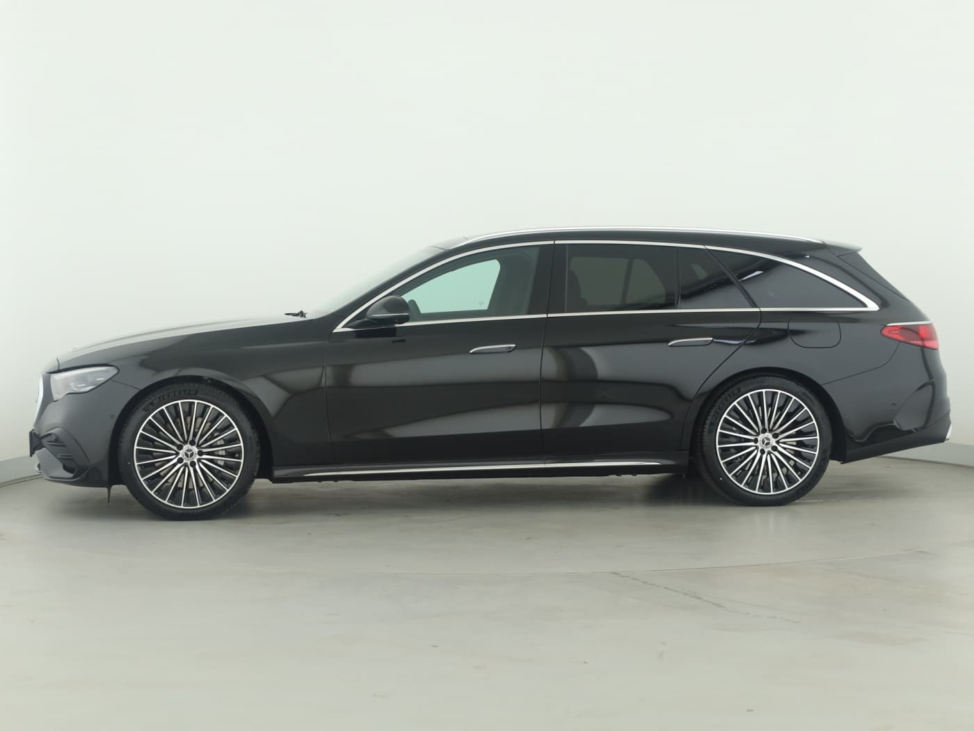 Mercedes-Benz E 300 de 4MATIC T-Modell mit EQ Hybrid Technologie Bild 7