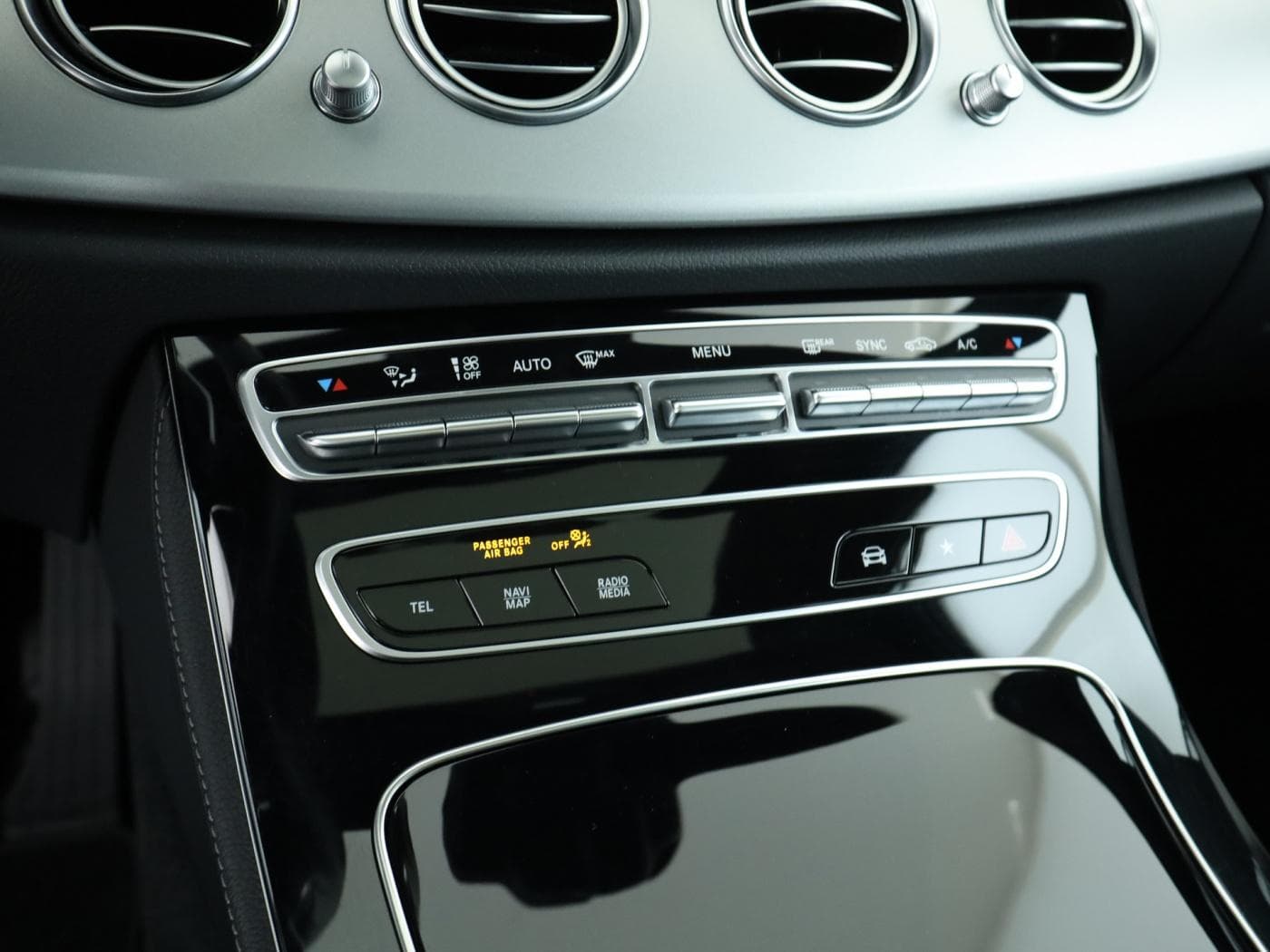 Mercedes-Benz E 220 d T Bild 14