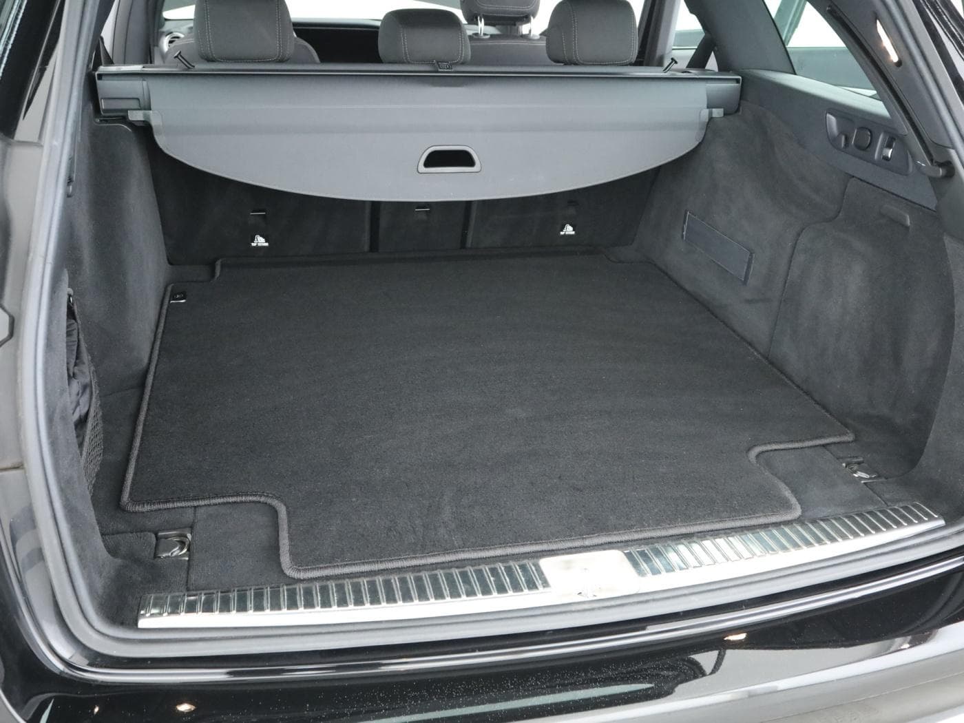 Mercedes-Benz E 220 d T Bild 23