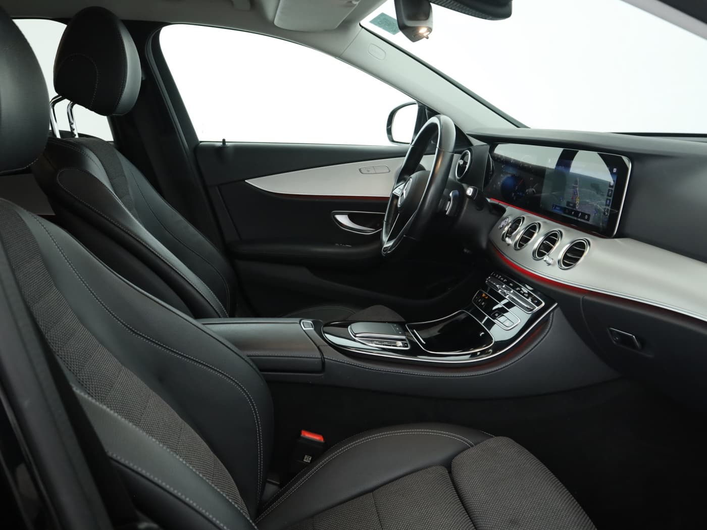 Mercedes-Benz E 220 d T Bild 17