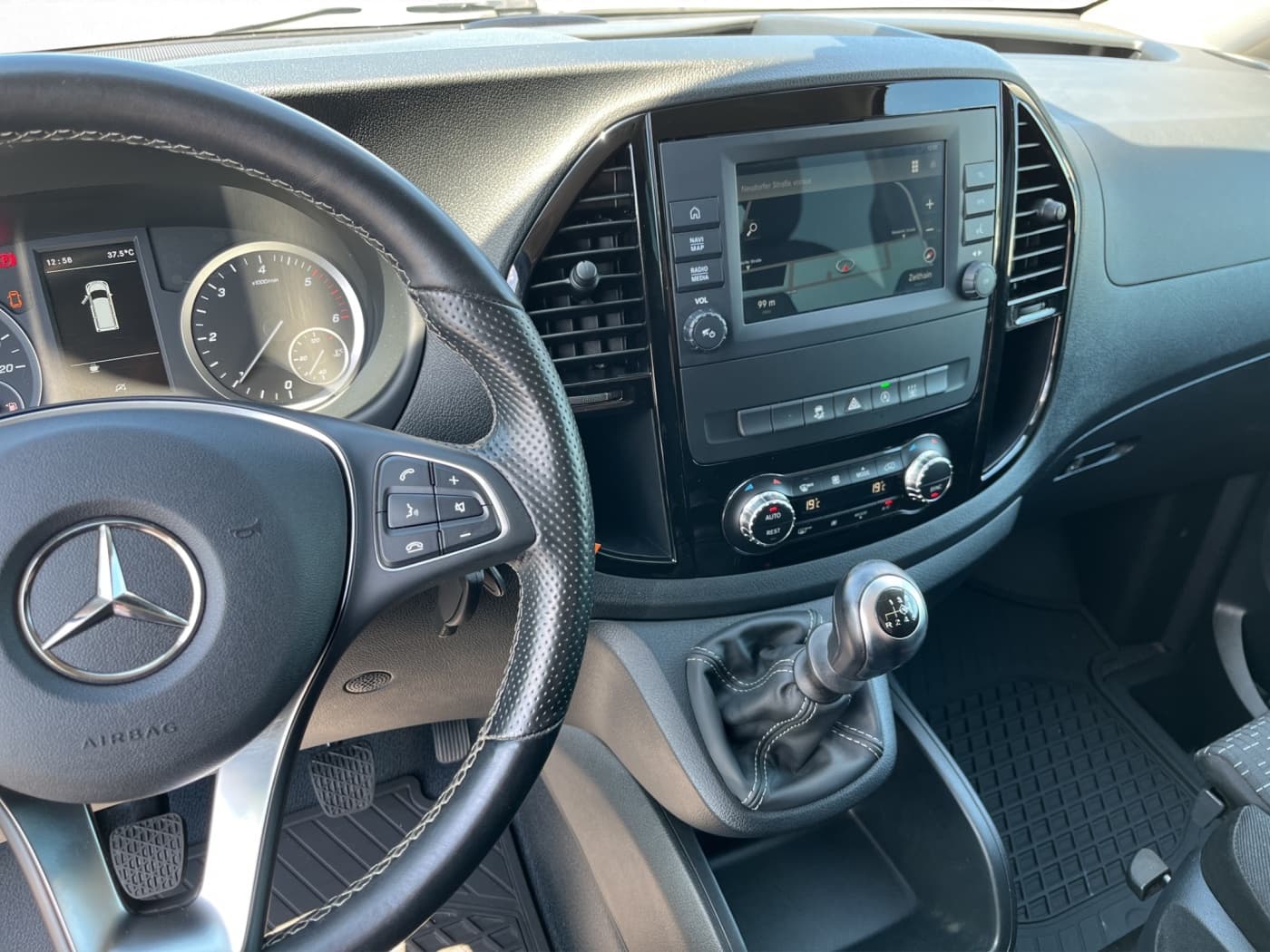 Mercedes-Benz Vito 116 CDI Mixto Bild 11