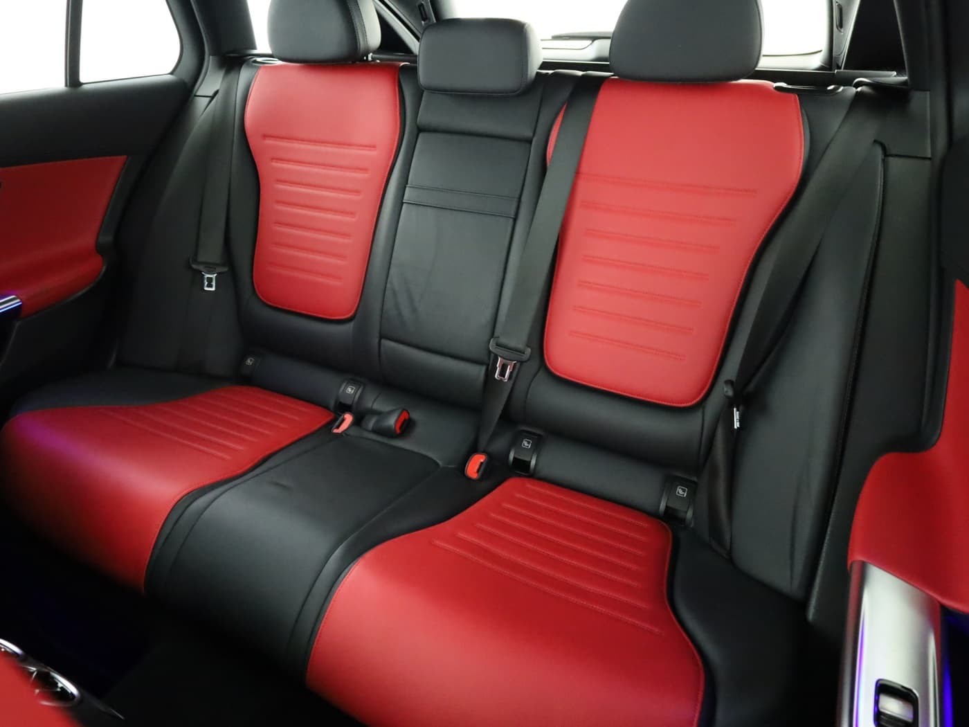 Mercedes-Benz C 300 e T Bild 18