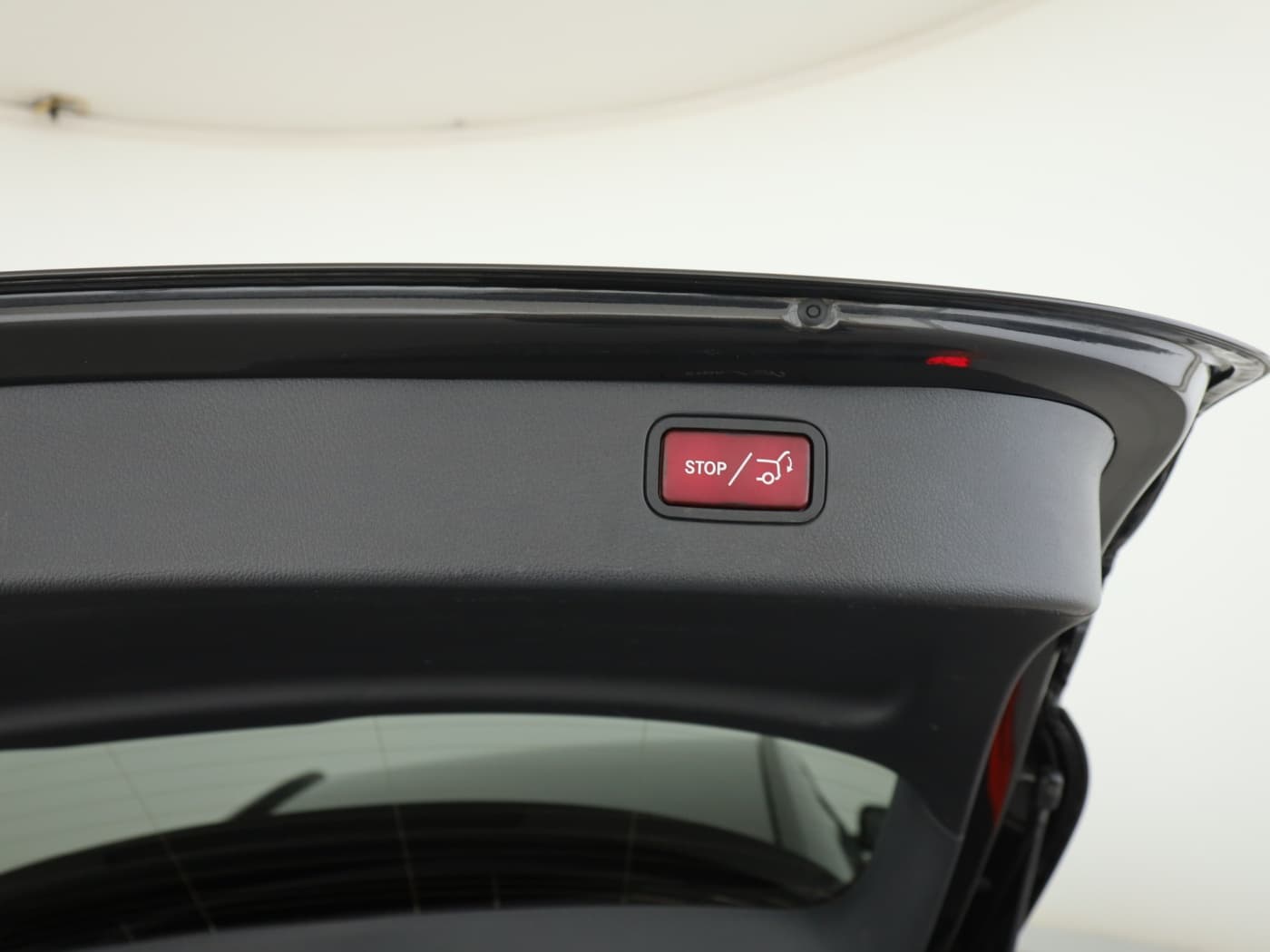 Mercedes-Benz C 300 e T Bild 24