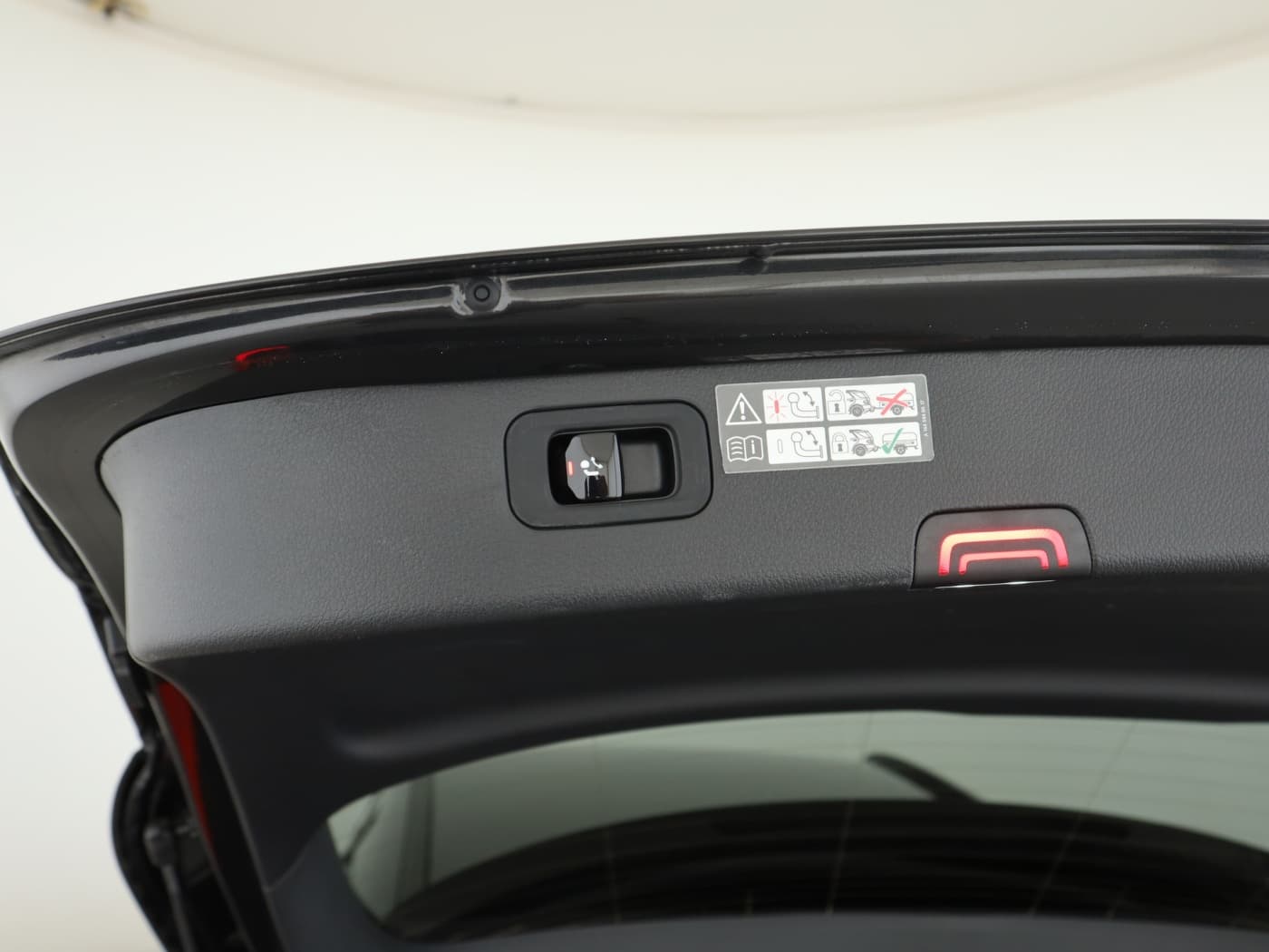 Mercedes-Benz C 300 e T Bild 25