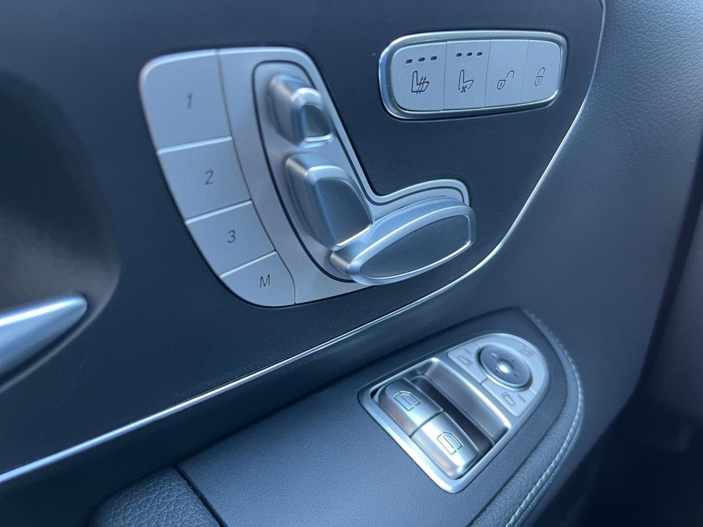 Mercedes-Benz V 300 d 4MATIC AVANTGARDE AMG Kompakt Bild 16