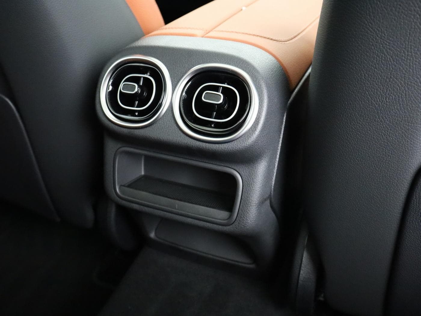 Mercedes-Benz GLC 300 e 4MATIC mit EQ Hybrid Technologie Bild 24