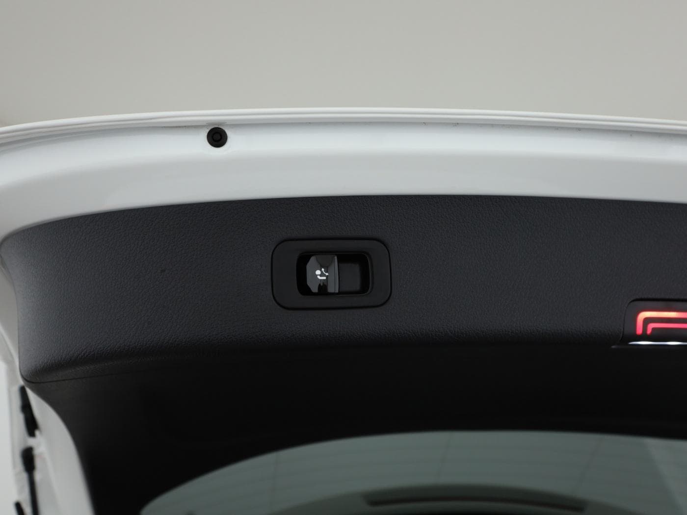 Mercedes-Benz GLC 300 e 4MATIC mit EQ Hybrid Technologie Bild 26