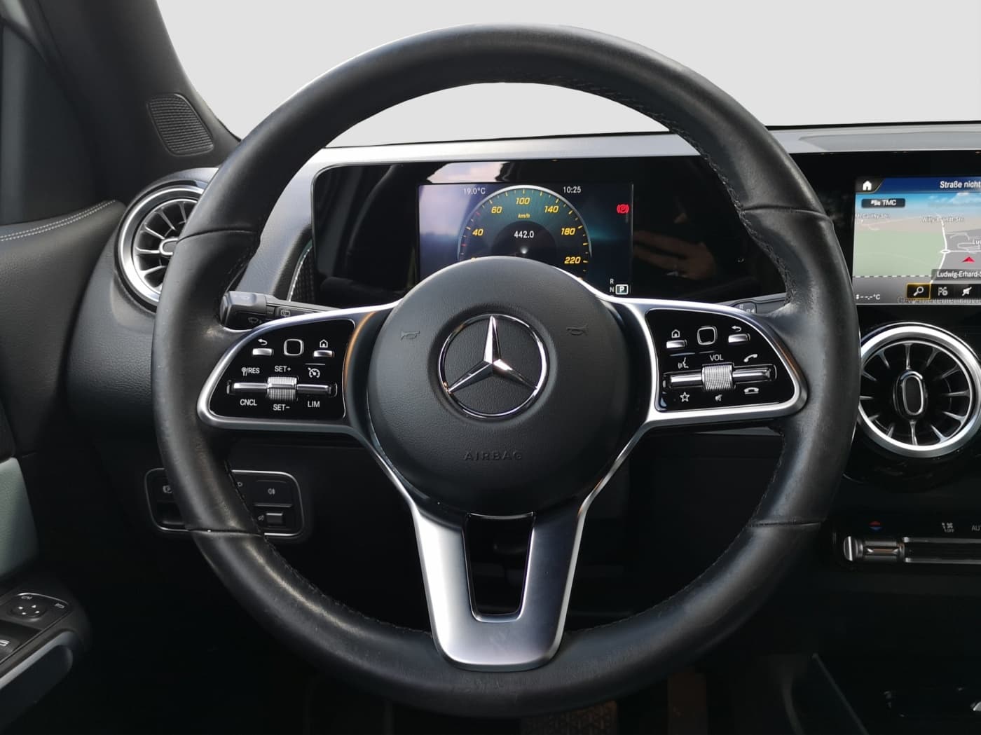 Mercedes-Benz GLB 220 d Bild 10