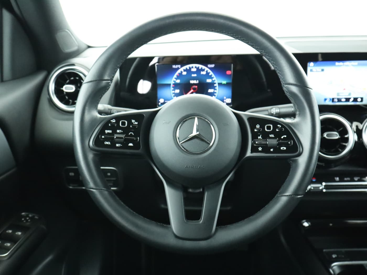 Mercedes-Benz GLB 220 d Bild 11