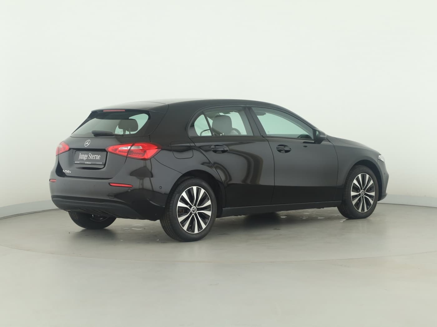 Mercedes-Benz A 250 e Bild 6