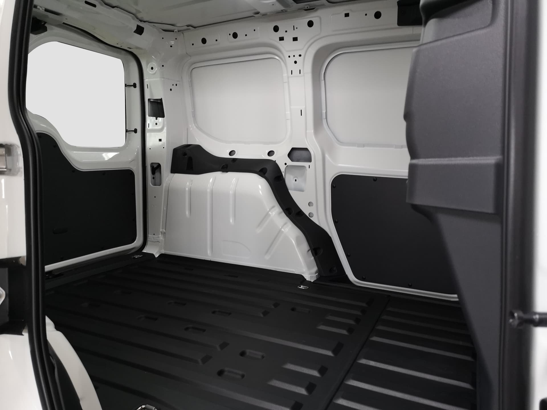 Volkswagen Caddy Cargo 2.0 l TDI 6-G Bild 17