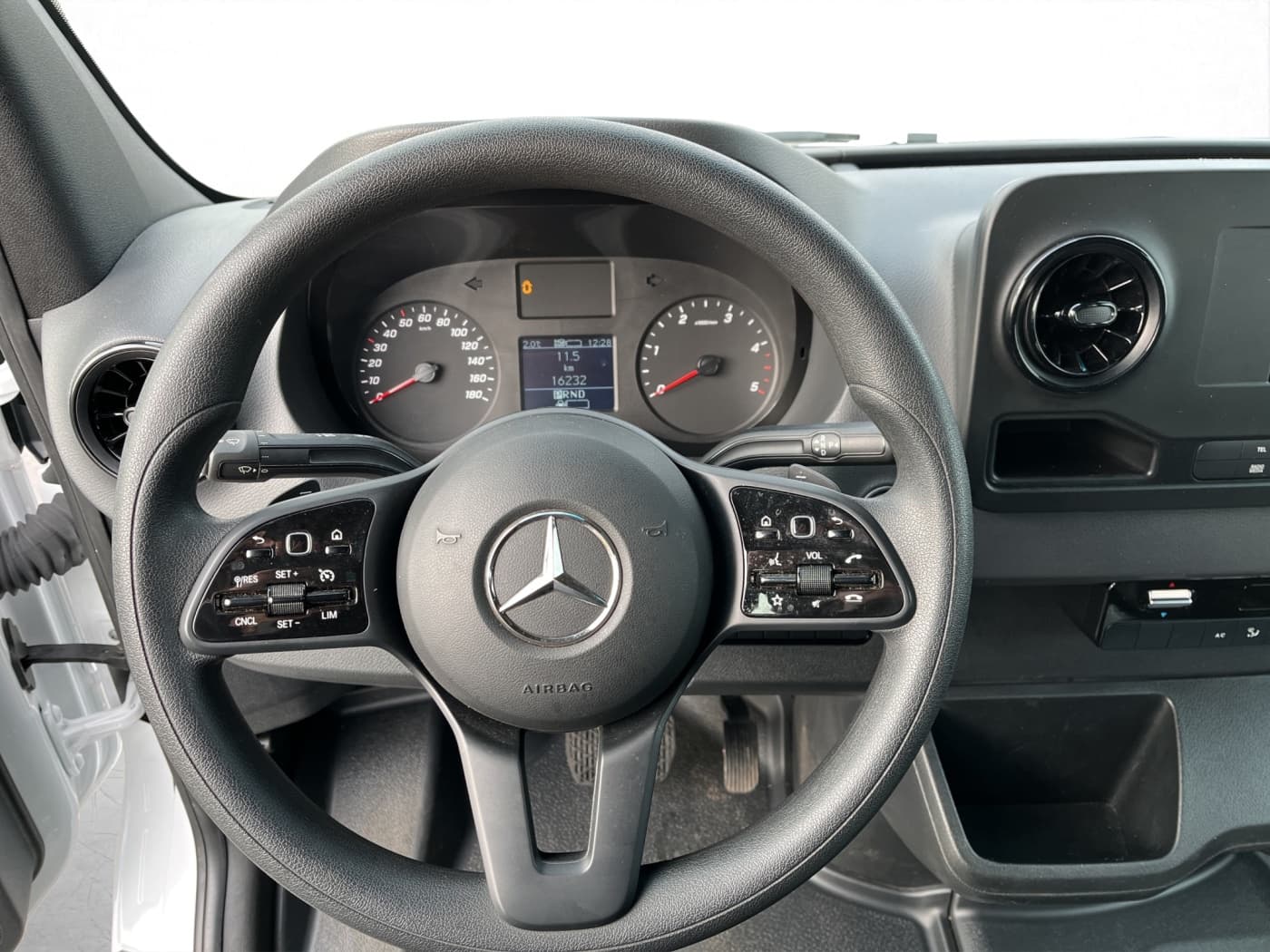 Mercedes-Benz Sprinter 319 CDI 4x4 Doka Pritsche Bild 9