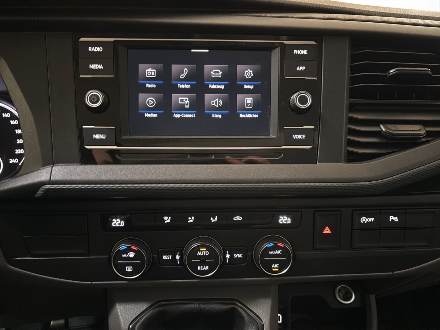 Volkswagen T6.1 2.0 TDI Caravelle Trendline lang Bild 12