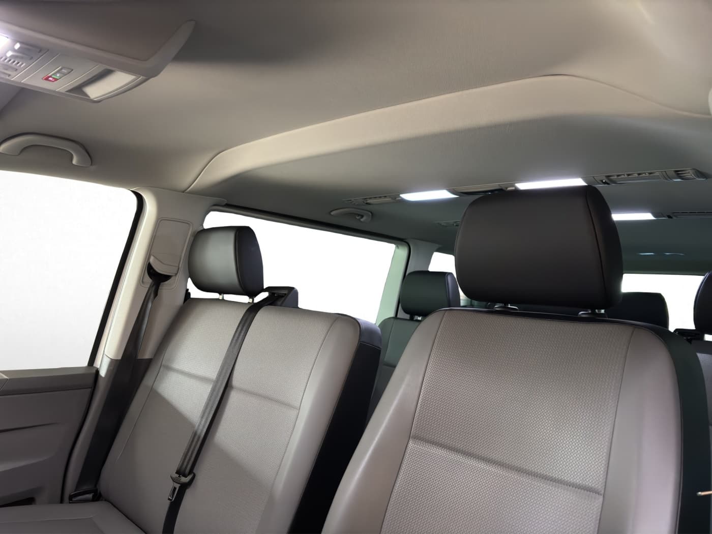 Volkswagen T6.1 2.0 TDI Caravelle Trendline lang Bild 16