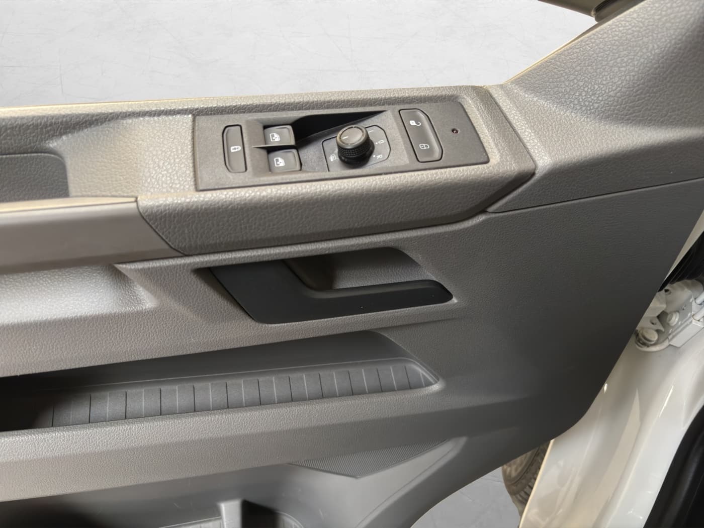 Volkswagen T6.1 2.0 TDI Caravelle Trendline lang Bild 18