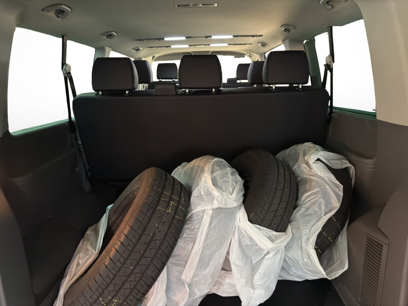 Volkswagen T6.1 2.0 TDI Caravelle Trendline lang Bild 19