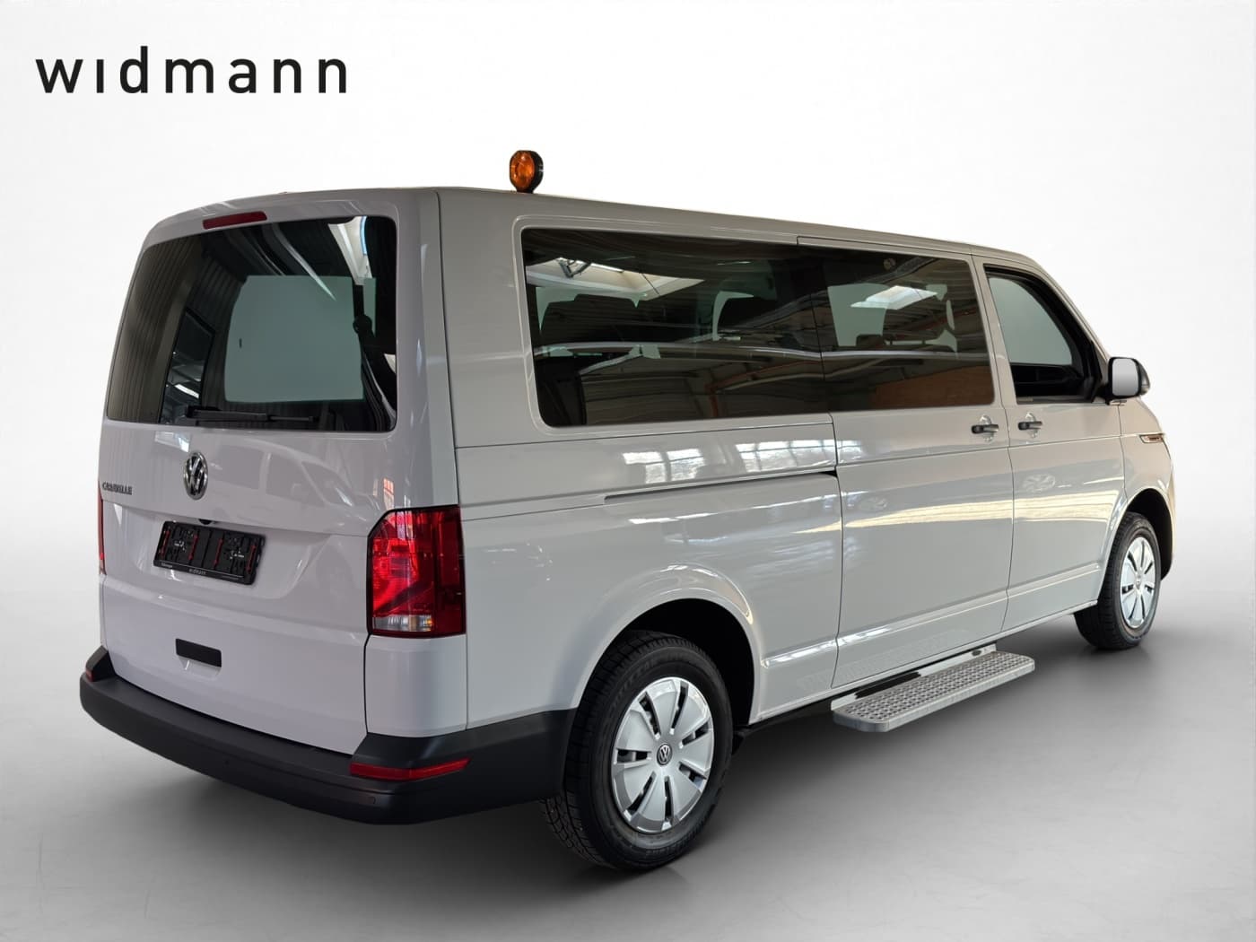 Volkswagen T6.1 2.0 TDI Caravelle Trendline lang Bild 3