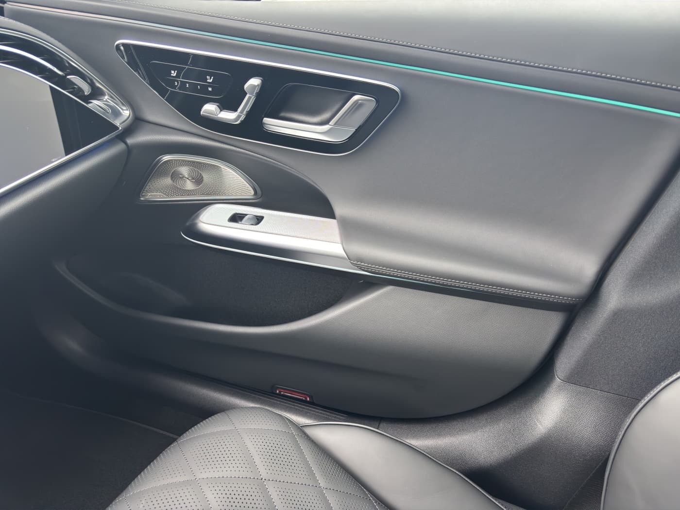 Mercedes-Benz E 450 d 4MATIC T-Modell Bild 14