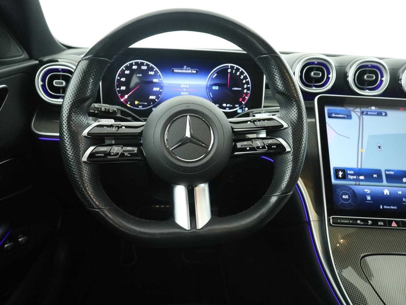 Mercedes-Benz C 300 e T Bild 11