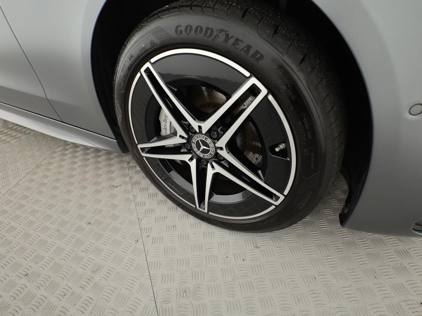 Mercedes-Benz C 300 e T Bild 22